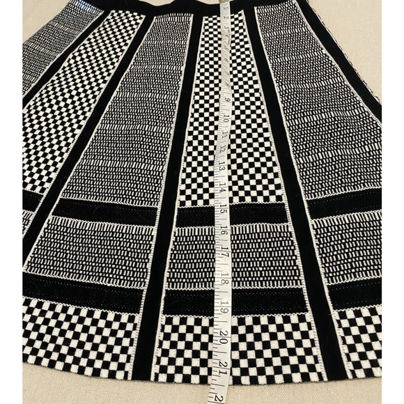 Spense Skirt Womens Sz Medium Black White Patterned Knee Length Flared Fit Skirt - Picture 6 of 6